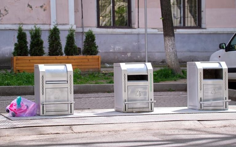 How IoT Platform Solutions Improve Efficiency in Municipal Waste Systems